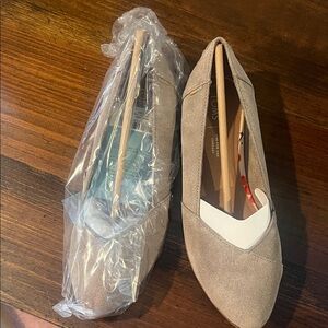 Toms Women's Tan Suede Flats